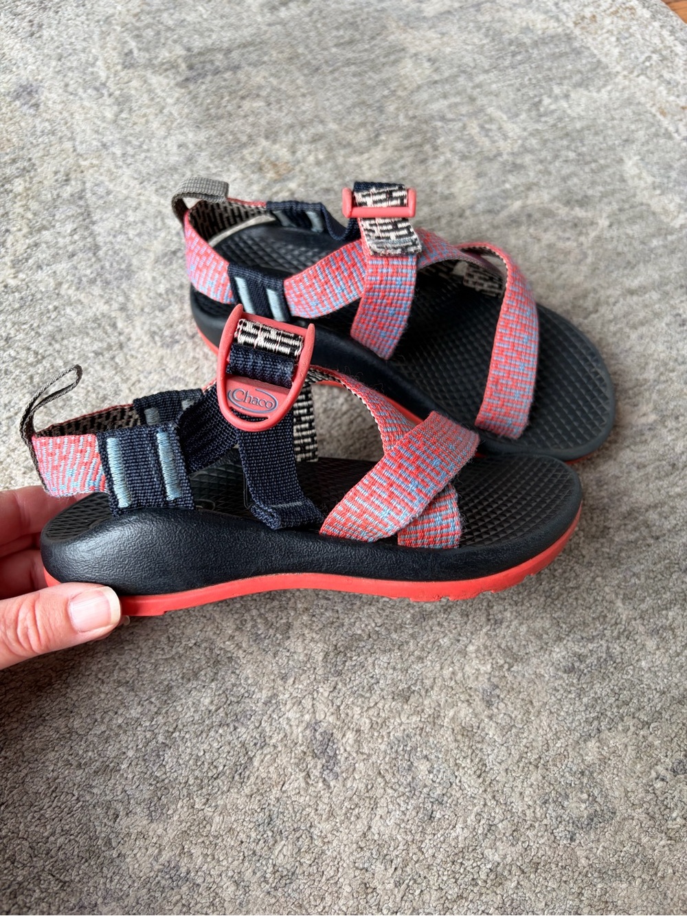 Chaco Z/1 Kids Penny Coral-Patterned Strap Sandals size 11